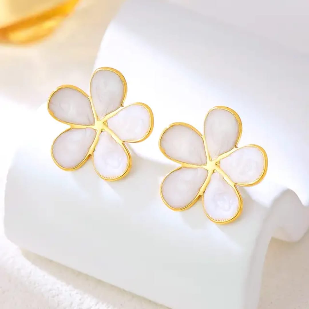 80746 korean white flower anti tarnish earring
