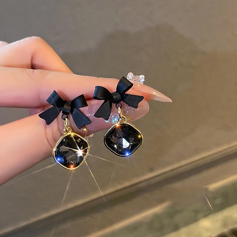40102 Korean Elegant Lady Black Zircon Bow Dangle Earring