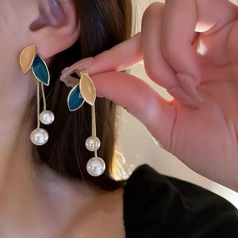 45612 Korean Beautiful Leaf Pearl Drop Earring