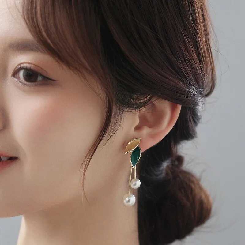 45612 Korean Beautiful Leaf Pearl Drop Earring