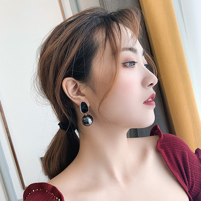 Korean Luxurious Black pearl drop earring