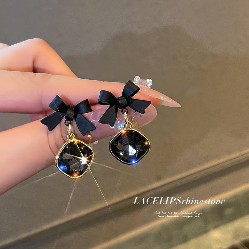 40102 Korean Elegant Lady Black Zircon Bow Dangle Earring